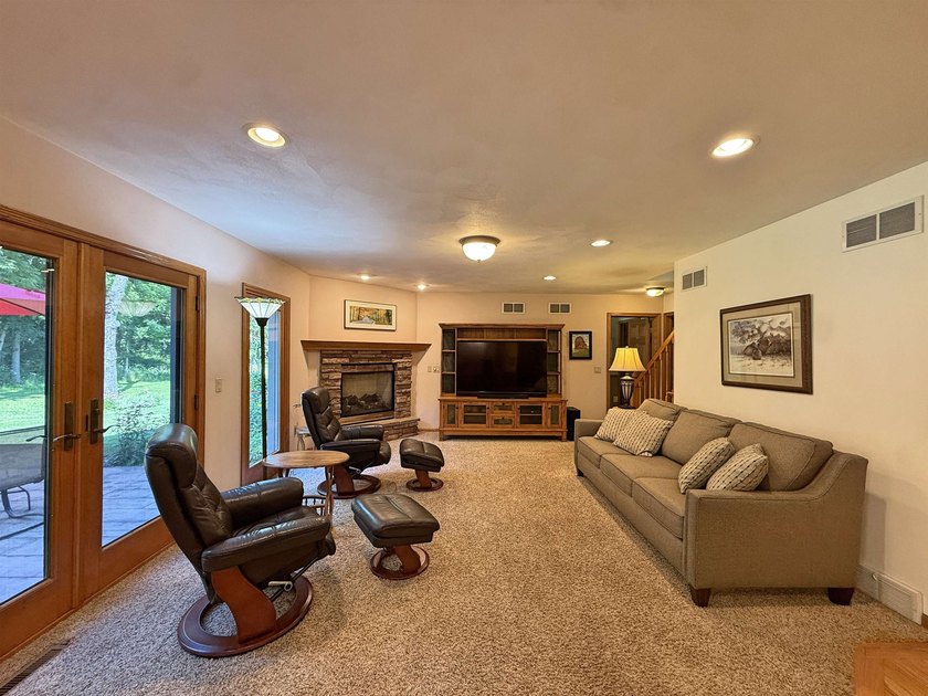 Beautiful rural 4 bedroom home! 2.38 wooded private acres not - photo 9