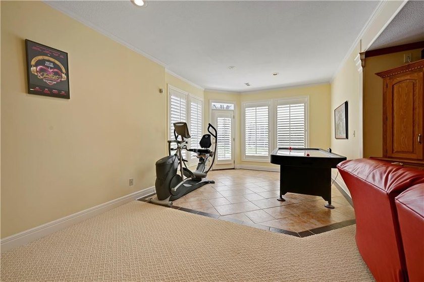Stunning Custom Built Masterpiece on Extensively Landscaped - photo 41