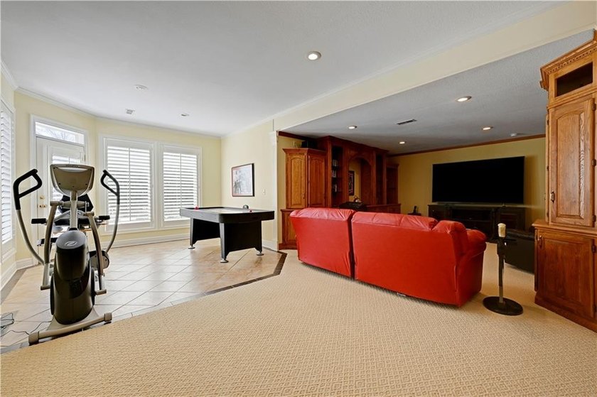 Stunning Custom Built Masterpiece on Extensively Landscaped - photo 42