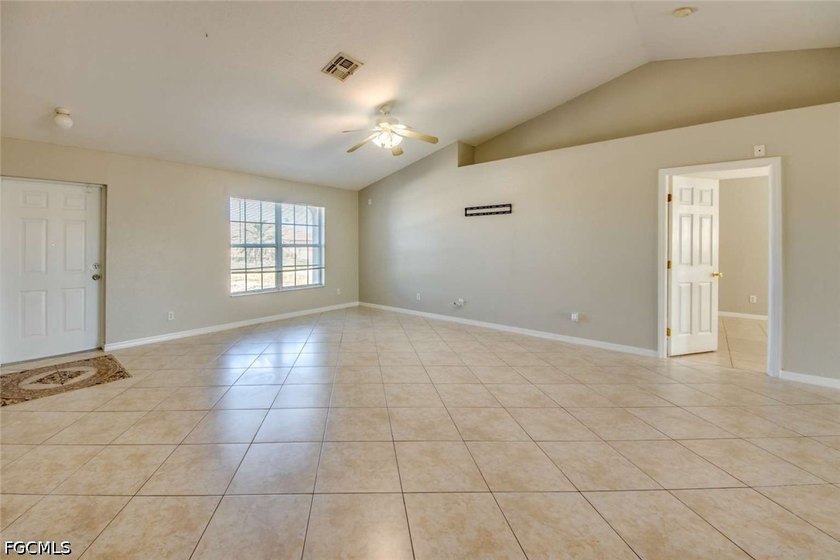 LOCATION! LOCATION! Why wait for a new home to be built? Come to - photo 3