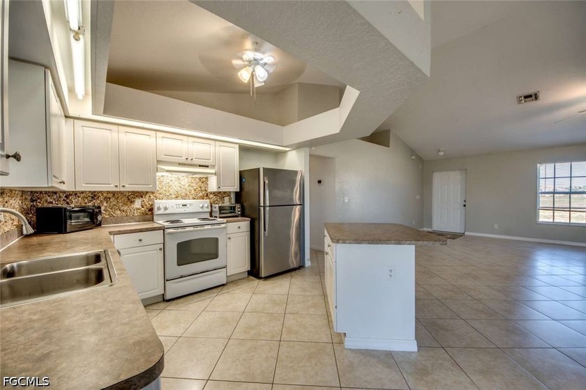 LOCATION! LOCATION! Why wait for a new home to be built? Come to - photo 6
