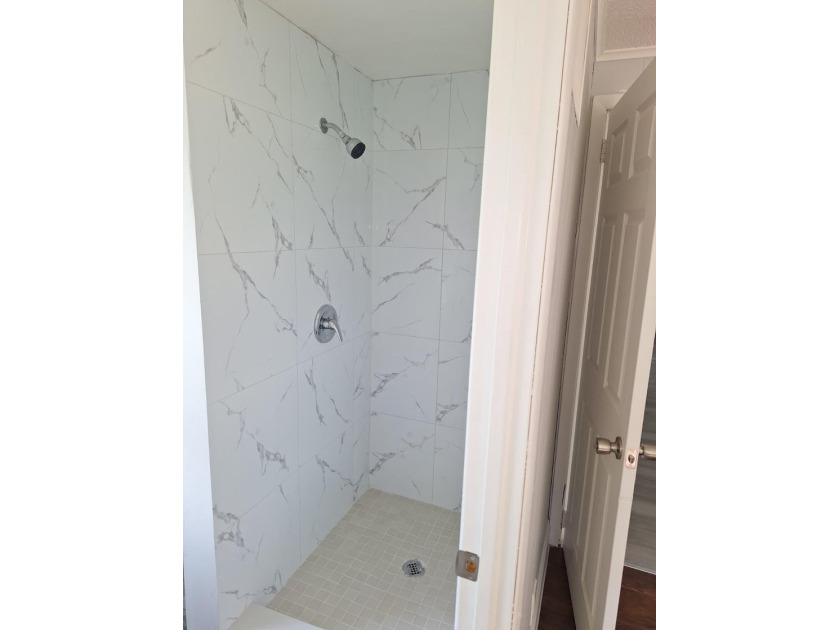 0$ - HOA.The house has finished its extended renovation: New - photo 10