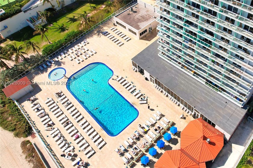 allowed oceanfront condo. Welcome to your seaside retreat, this - photo 3