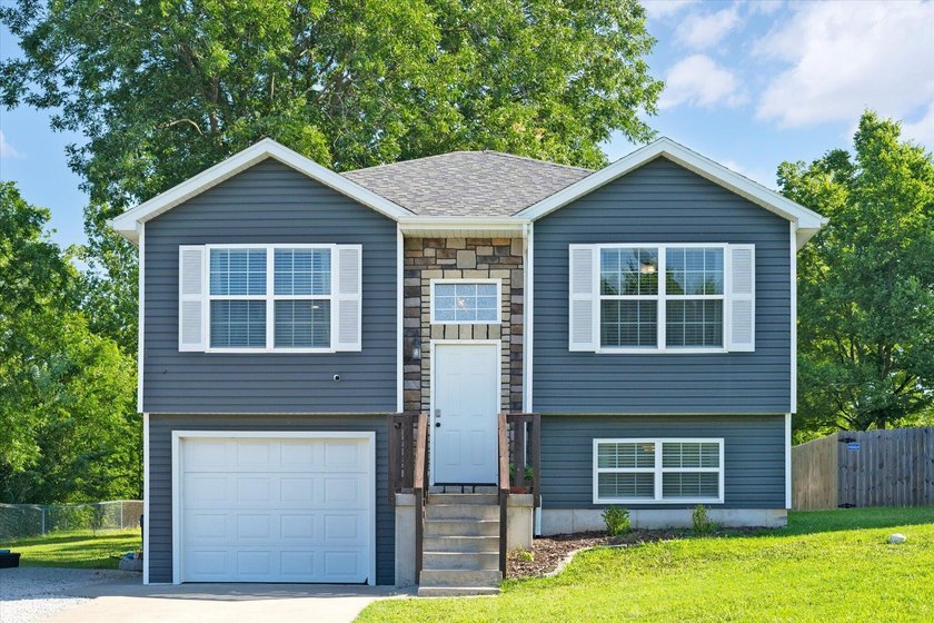 Built in 2021, this well-maintained 3 bedroom, 2 bathroom - photo 2