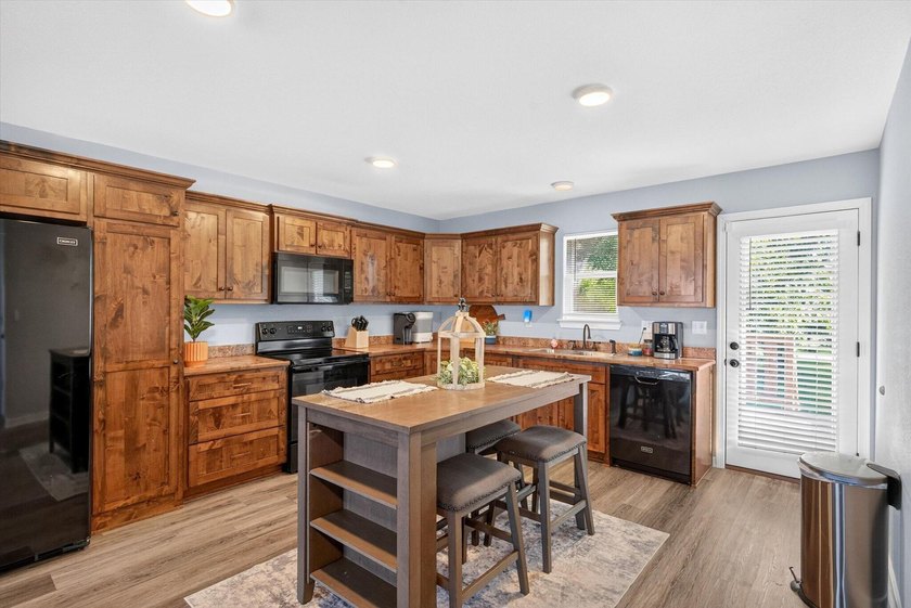 Built in 2021, this well-maintained 3 bedroom, 2 bathroom - photo 8