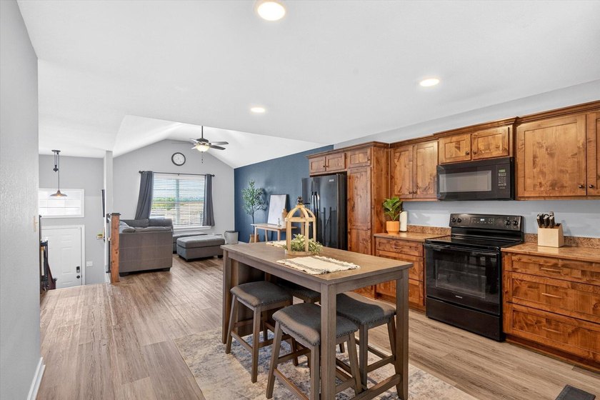 Built in 2021, this well-maintained 3 bedroom, 2 bathroom - photo 10