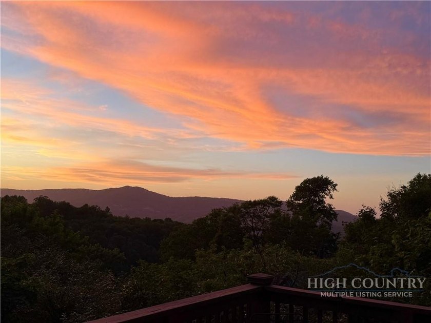 Just listed! Worth the wait! This beautifully maintained Sugar - photo 11