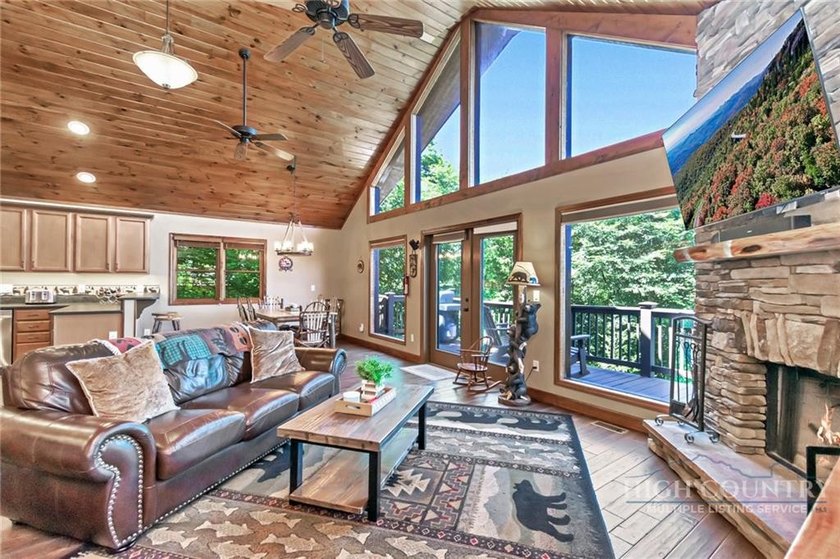 Just listed! Worth the wait! This beautifully maintained Sugar - photo 17