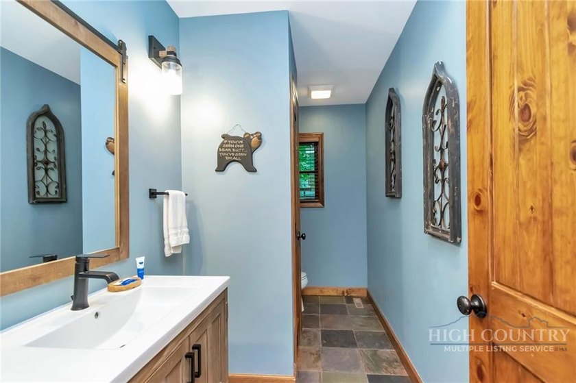 Just listed! Worth the wait! This beautifully maintained Sugar - photo 26