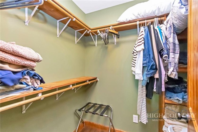 Just listed! Worth the wait! This beautifully maintained Sugar - photo 30