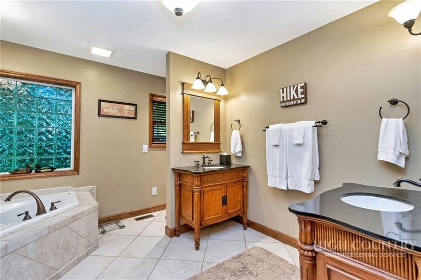 Just listed! Worth the wait! This beautifully maintained Sugar - photo 32