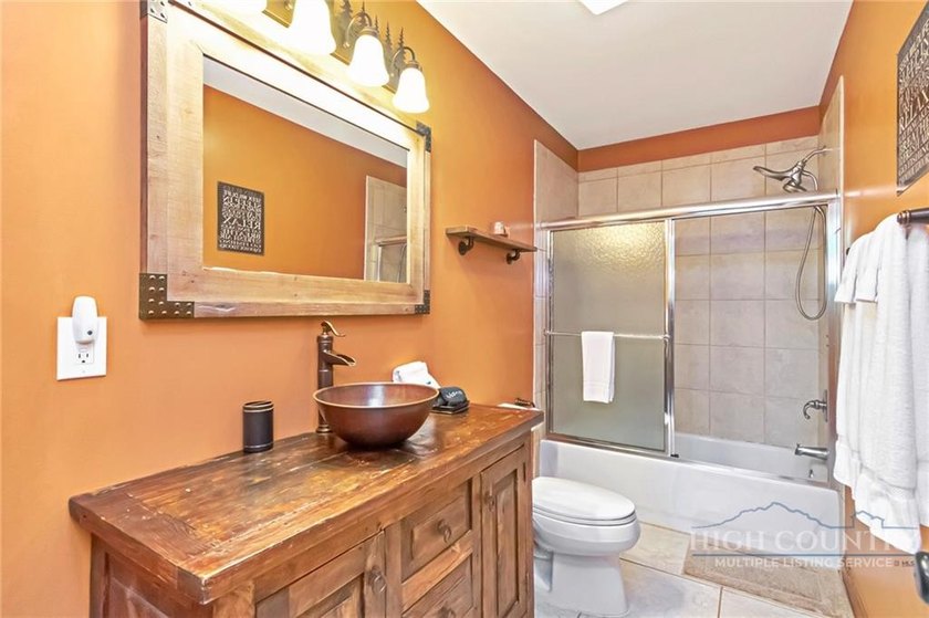 Just listed! Worth the wait! This beautifully maintained Sugar - photo 38
