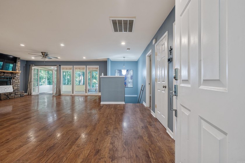 Experience affordable living in the nation's largest gated - photo 4