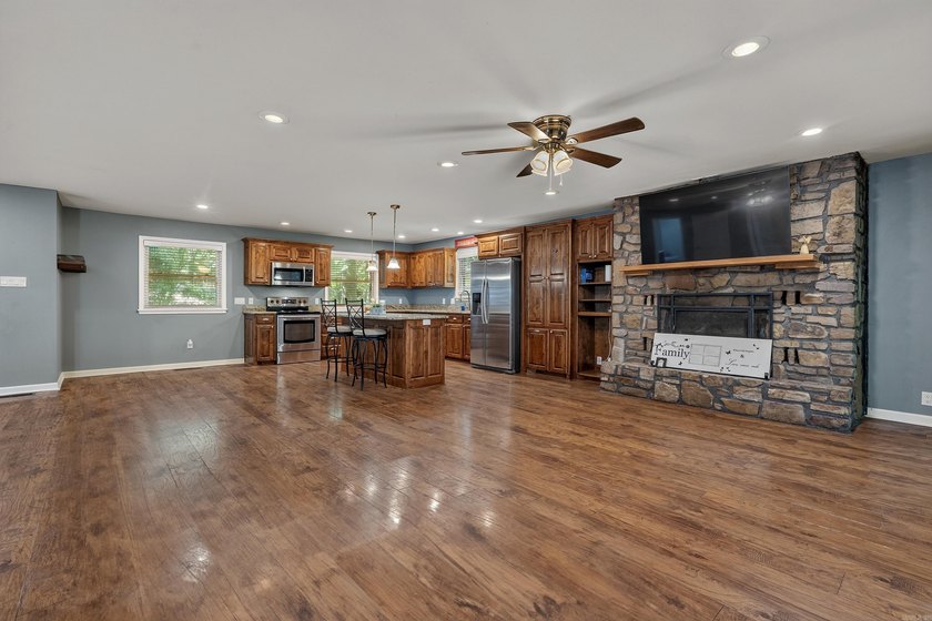 Experience affordable living in the nation's largest gated - photo 6