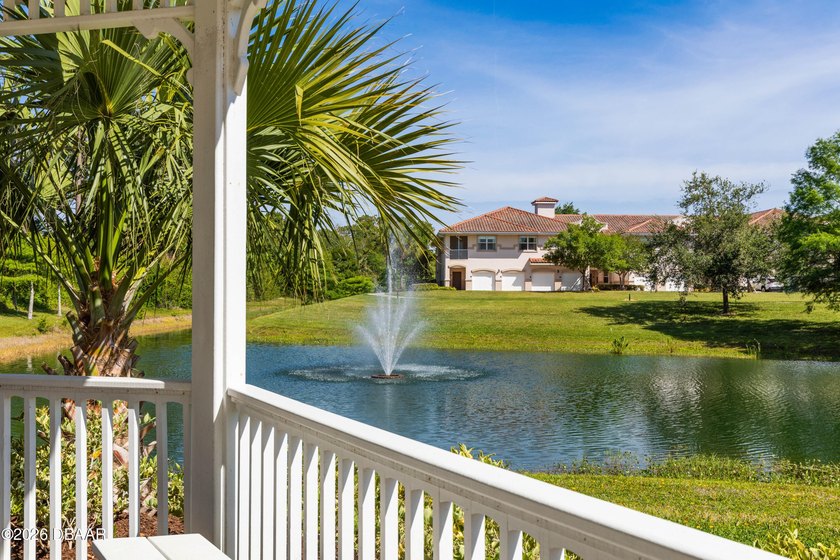 Perched on the top floor for ultimate privacy, this beautifully - photo 7