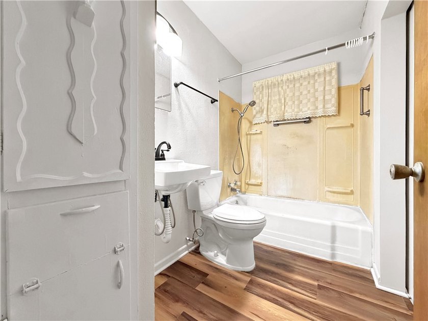 You're going to love this 3 bedroom, 1 bathroom home with a - photo 14