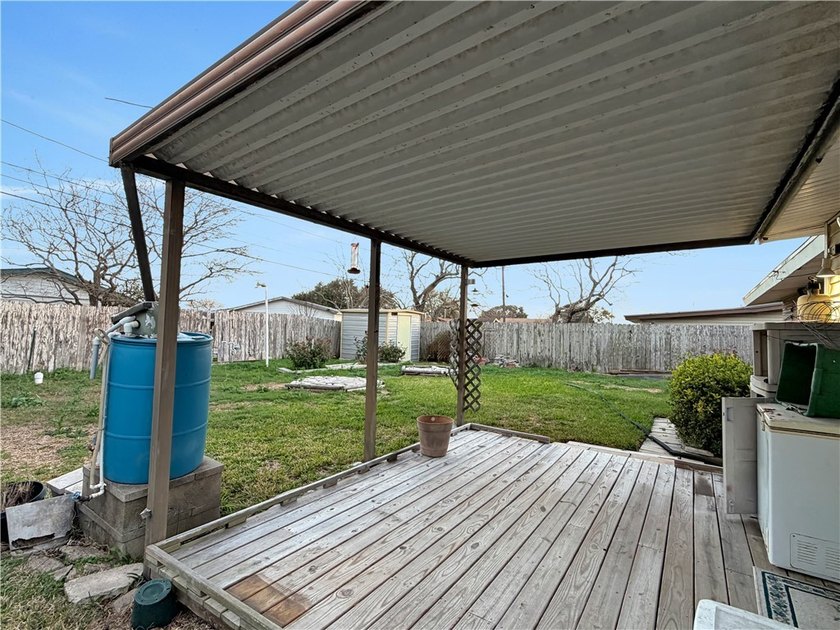 You're going to love this 3 bedroom, 1 bathroom home with a - photo 23
