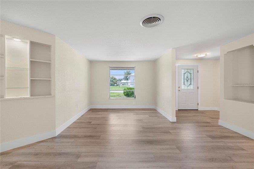 Beautfifully updated and move in ready 3/2/1 pool home - photo 11