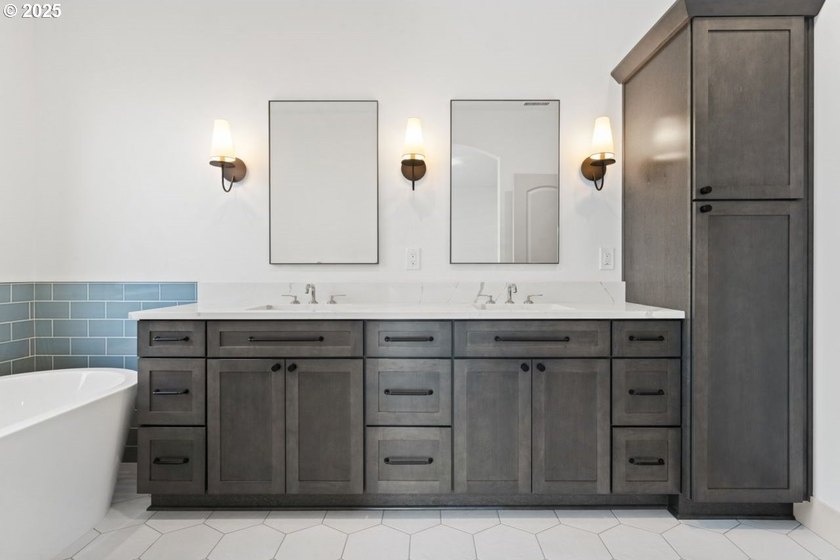 NEW PRICE! Welcome to this exquisite brand-new 3-bedroom - photo 27