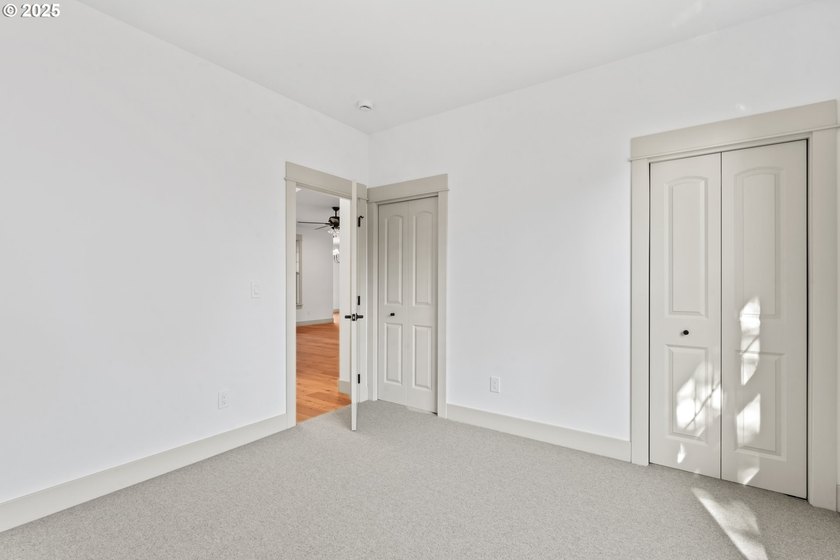 NEW PRICE! Welcome to this exquisite brand-new 3-bedroom - photo 33