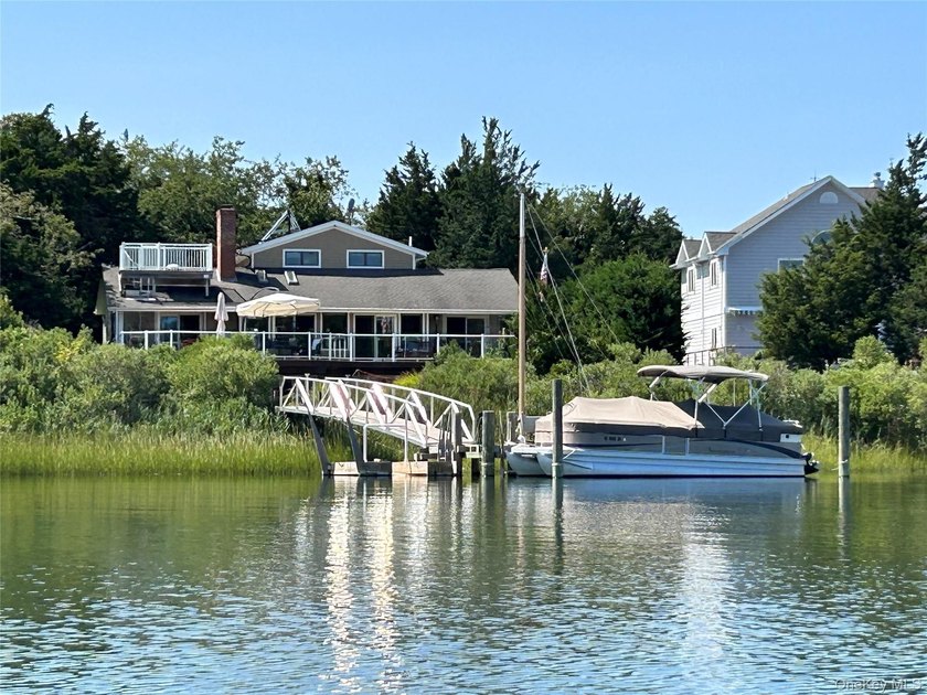 Perfectly sited on a protected inlet on West Lake, with direct - photo 38