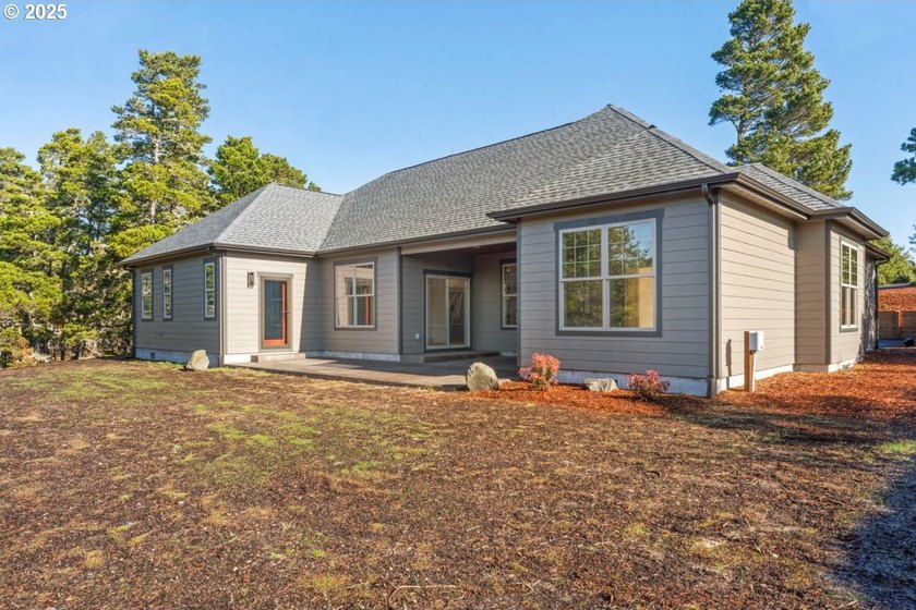 NEW PRICE! Welcome to this exquisite brand-new 3-bedroom - photo 41