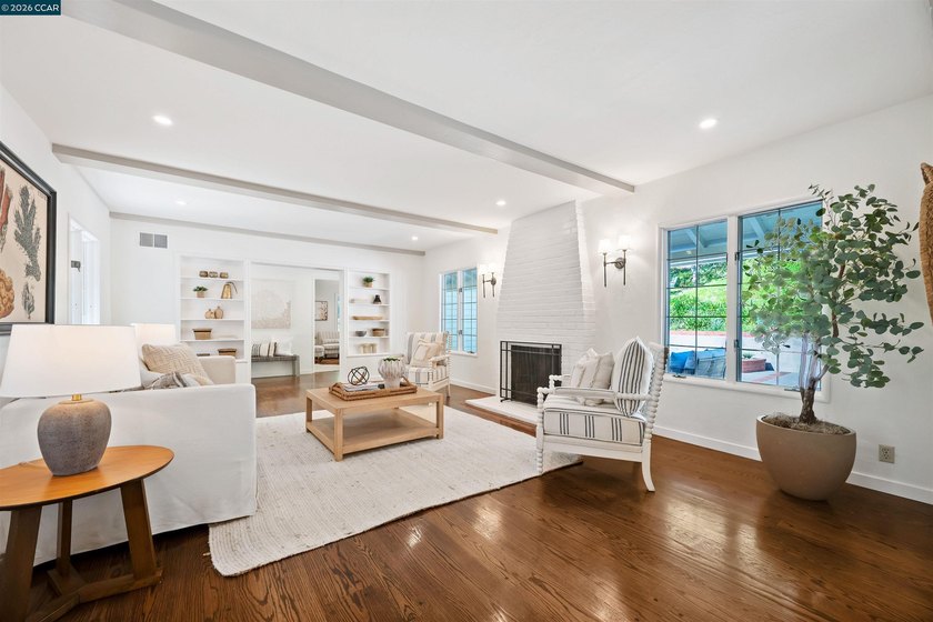FRESH PRICING CREATES A RARE BUYING OPPORTUNITY IN ORINDA - photo 4