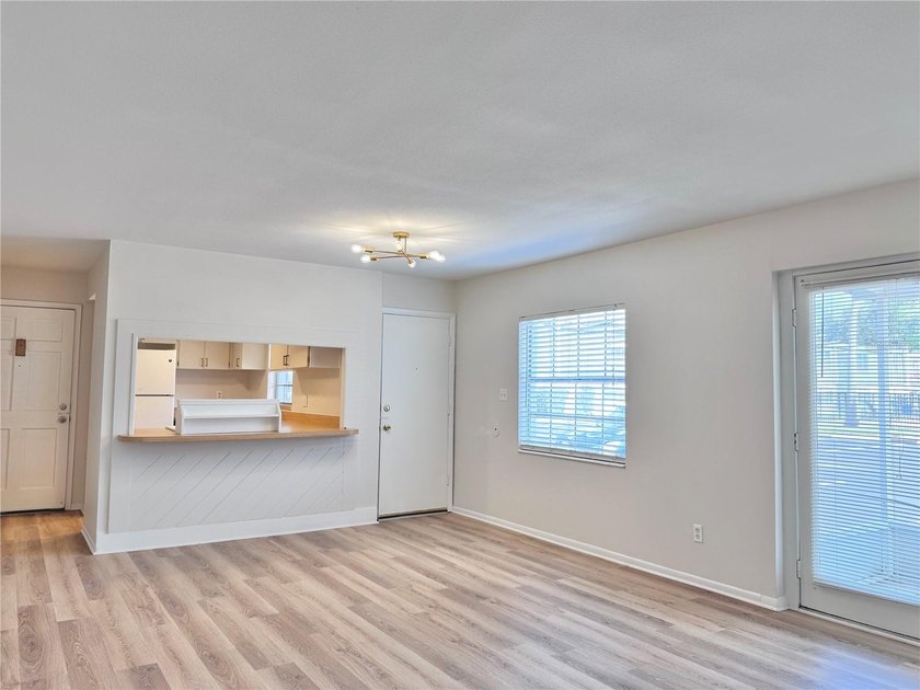 Freshly Updated 1-Bedroom Condo - Perfect for Homeowners or - photo 8