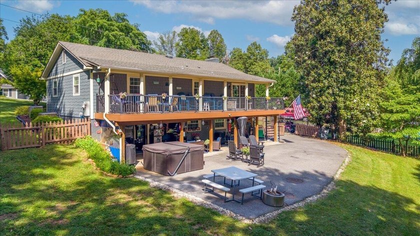 Lakefront living at its finest! Nestled on a beautiful 1-acre - photo 2