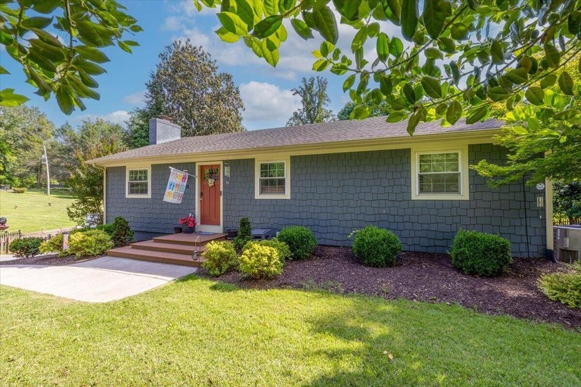 Lakefront living at its finest! Nestled on a beautiful 1-acre - photo 3