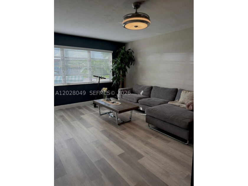Stunning 1 Bed, 1.5 Bath Condo in Desirable Skylake! This - photo 2