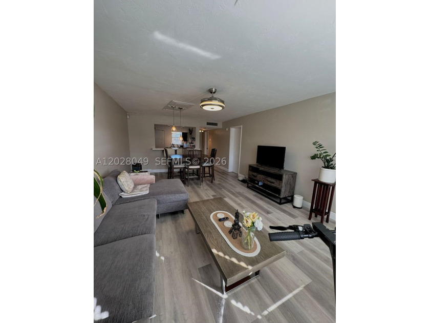 Stunning 1 Bed, 1.5 Bath Condo in Desirable Skylake! This - photo 3