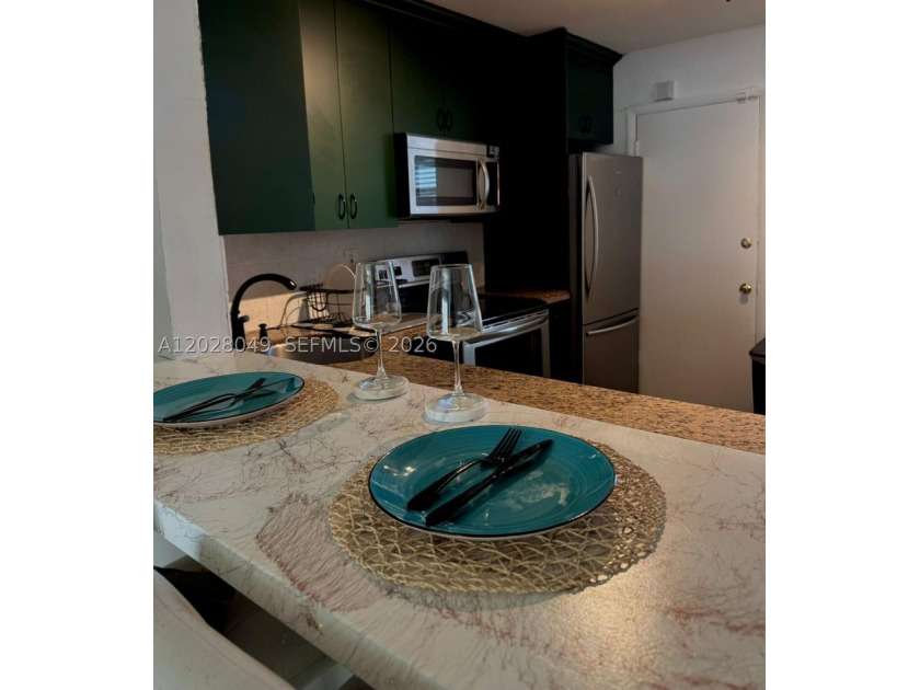 Stunning 1 Bed, 1.5 Bath Condo in Desirable Skylake! This - photo 7