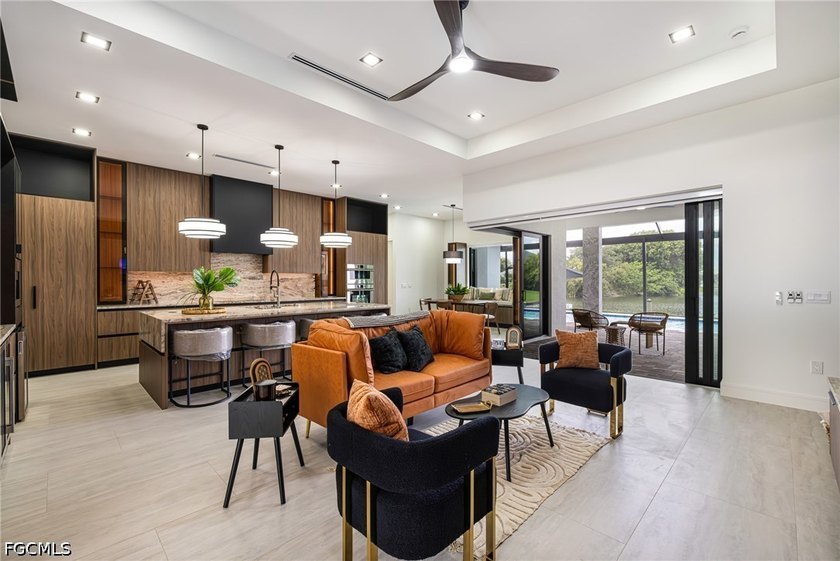 New Modern CUSTOM MUST SEE 4 Bed 3 Bath 3 Car Garage Freshwater - photo 8