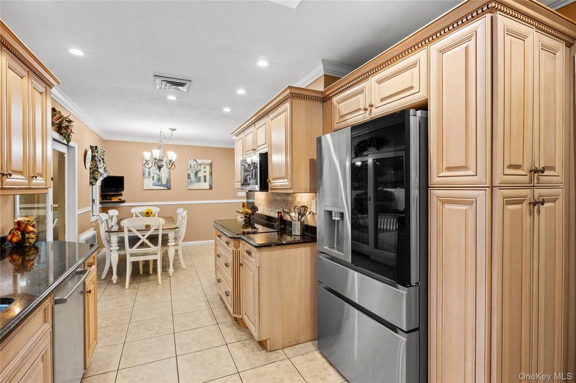 This sprawling brick ranch features a stunning open floor plan - photo 8