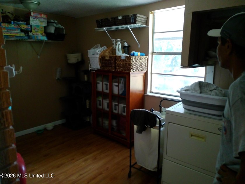Well kept 3bdrm 2bath home. Great investment or owner occupied - photo 11