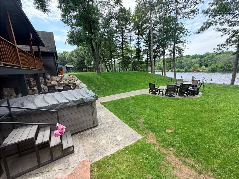 The perfect lake home, ideally situated just a short boat ride - photo 11