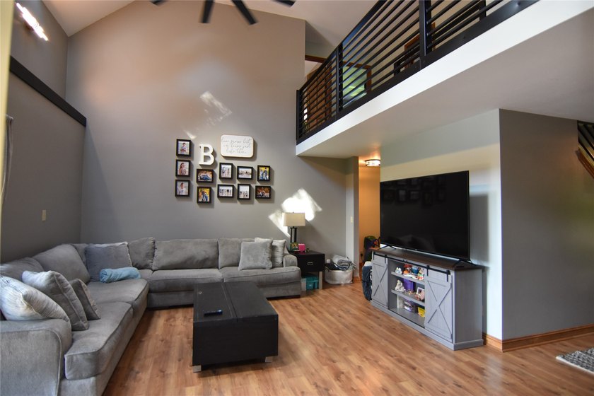 The perfect lake home, ideally situated just a short boat ride - photo 13