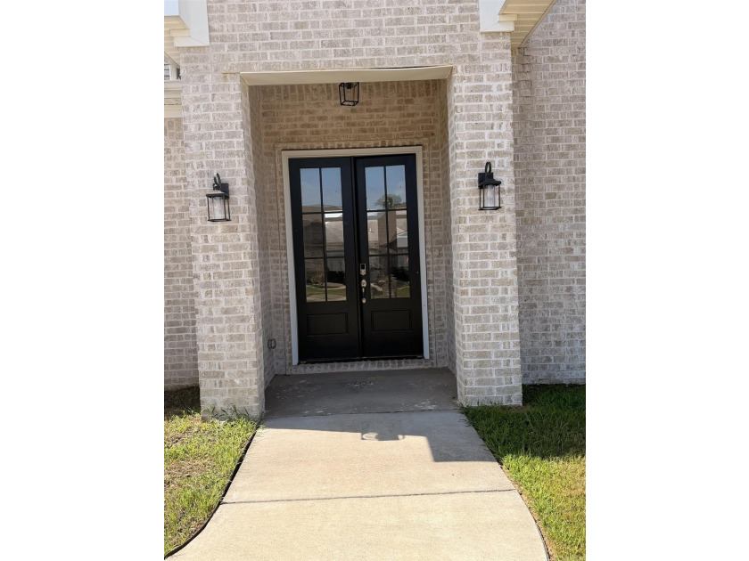 THIS BREATHTAKING HOME IS IN THE NORTHLAKE SUBDIVISION IN - photo 4