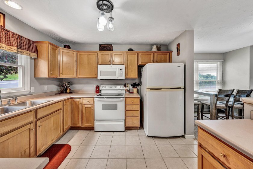 Enjoy Turn-Key Waterfront Living in Westlake Pointe. Mostly - photo 4