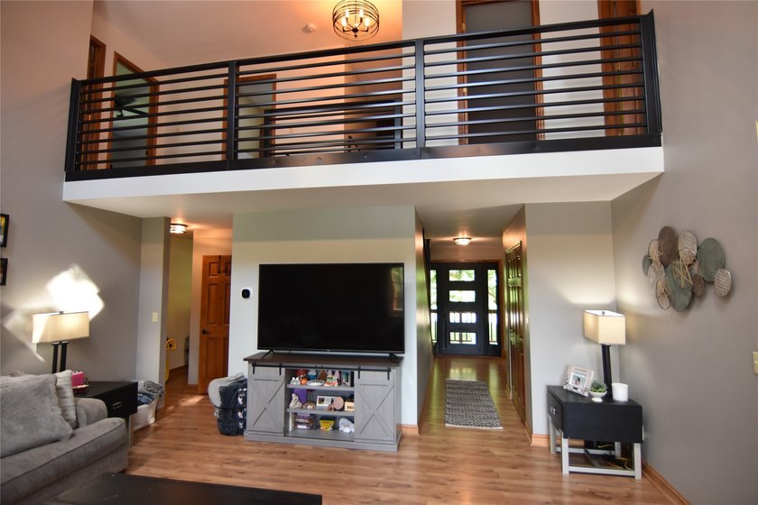 The perfect lake home, ideally situated just a short boat ride - photo 15