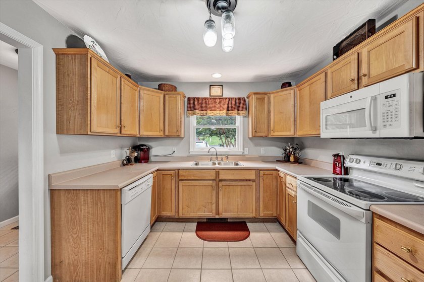 Enjoy Turn-Key Waterfront Living in Westlake Pointe. Mostly - photo 5