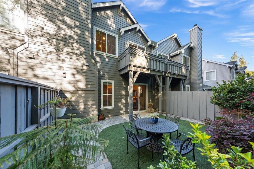 Tucked away in a centrally located, intimate neighborhood, 6 - photo 16