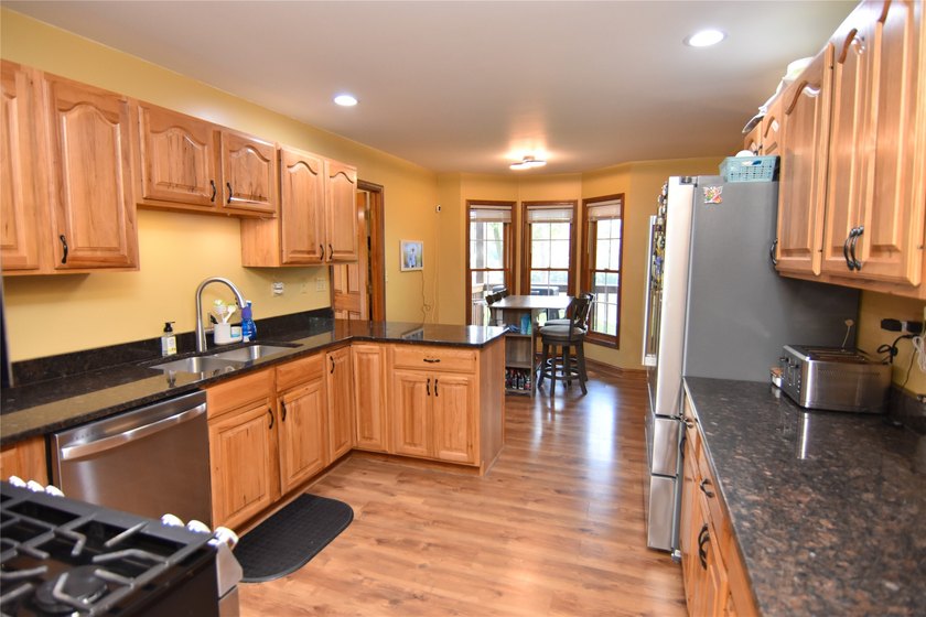 The perfect lake home, ideally situated just a short boat ride - photo 17