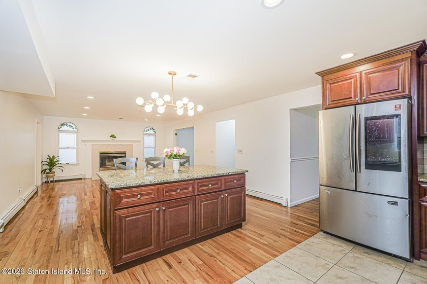 Welcome to one of Tottenville's best-kept secrets - a stunning - photo 17
