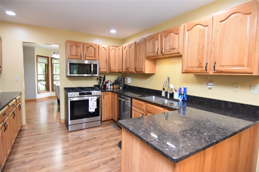 The perfect lake home, ideally situated just a short boat ride - photo 18