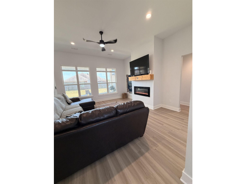 THIS BREATHTAKING HOME IS IN THE NORTHLAKE SUBDIVISION IN - photo 9