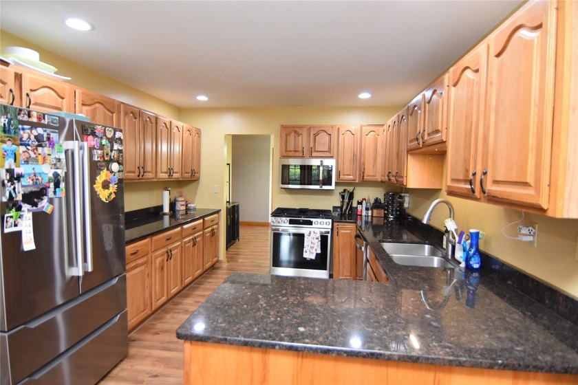 The perfect lake home, ideally situated just a short boat ride - photo 19