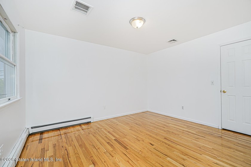 Welcome to one of Tottenville's best-kept secrets - a stunning - photo 20
