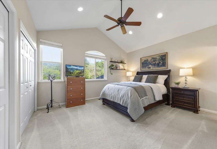 Tucked away in a centrally located, intimate neighborhood, 6 - photo 21
